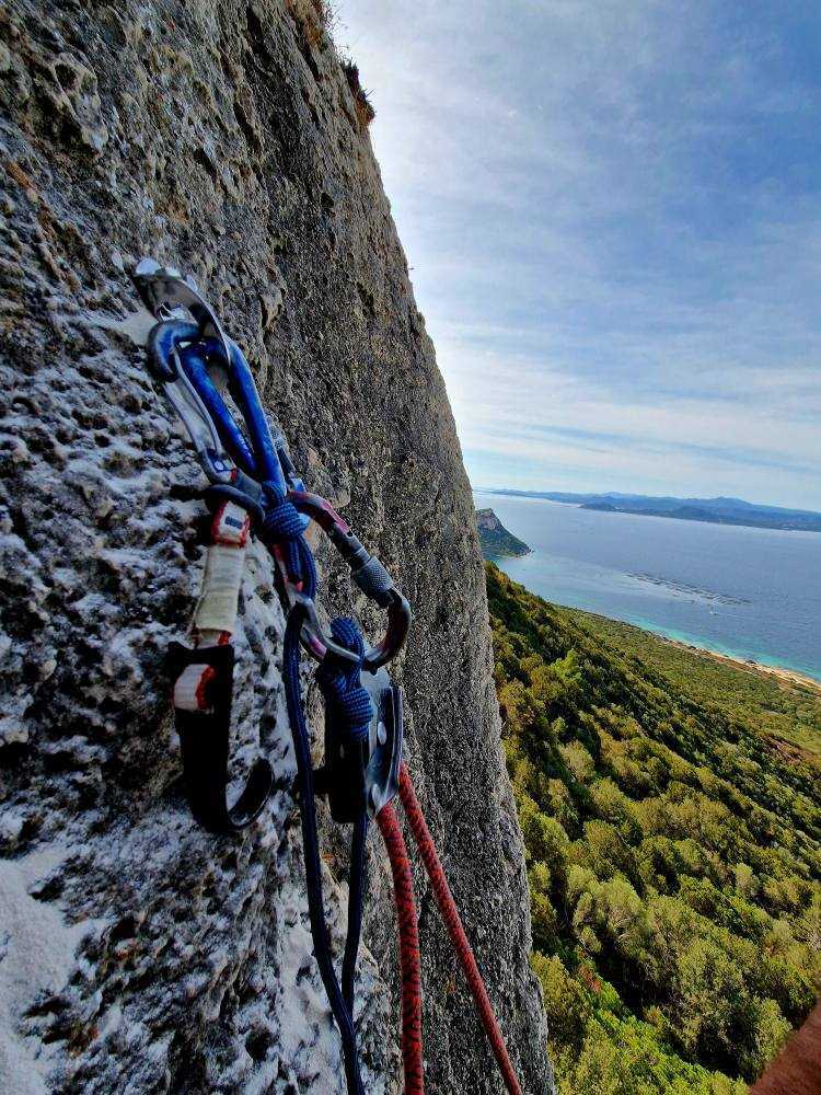 Nuova via “Il riposo dei Macachi” Nuova via "Il riposo dei Macachi"